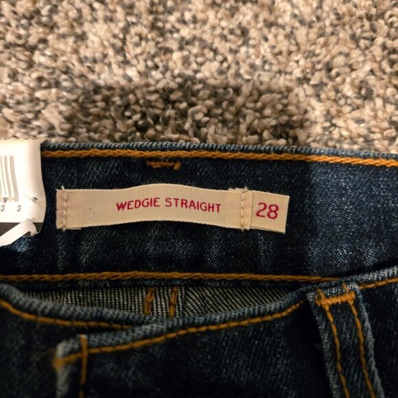 NWT Levi's Wedgie Straight Cropped Jeans Below the Belt Dark Blue 28 - Picture 6 of 7